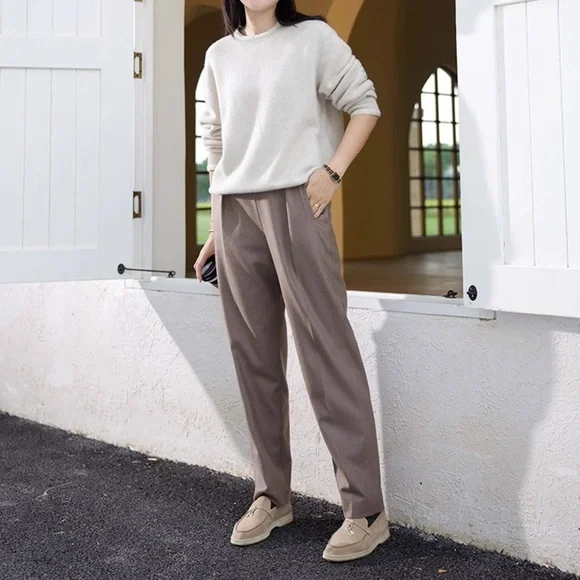 Unisex 100% cashmere crew neck sweater size M